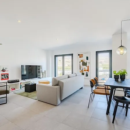 Lägenhet Cozy 2-br Penthouse With Private Rooftop Terrace *