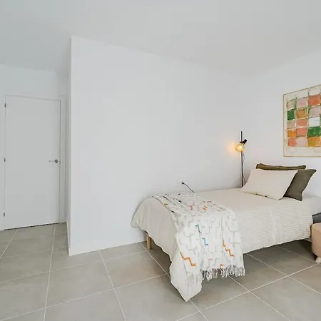 Cozy 2-br Penthouse With Private Rooftop Terrace