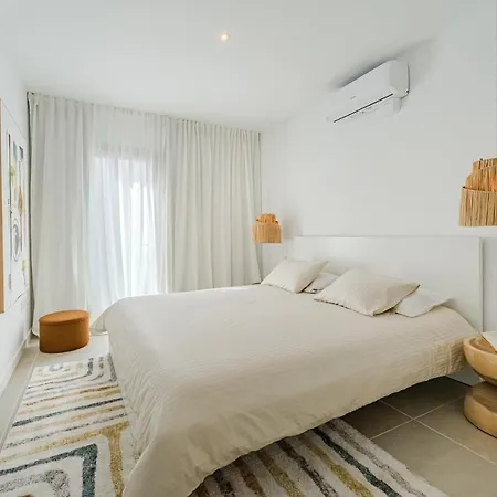 Cozy 2-br Penthouse With Private Rooftop Terrace