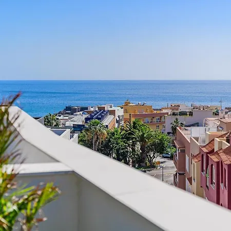 Cozy 2-br Penthouse With Private Rooftop Terrace 公寓