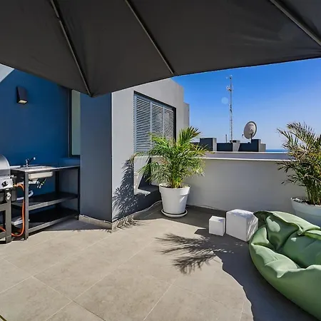 公寓 Cozy 2-br Penthouse With Private Rooftop Terrace 吉亚德索拉