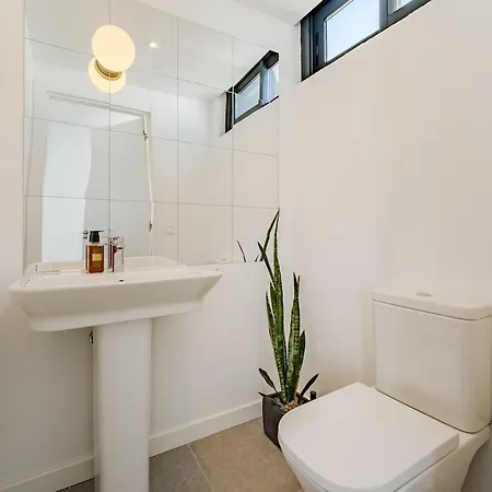 Cozy 2-br Penthouse With Private Rooftop Terrace 公寓 吉亚德索拉