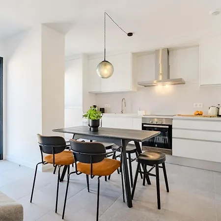 Cozy 2-br Penthouse With Private Rooftop Terrace * 吉亚德索拉