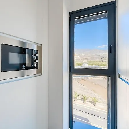 Cozy 2-br Penthouse With Private Rooftop Terrace 公寓