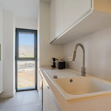 Appartement Cozy 2-br Penthouse With Private Rooftop Terrace